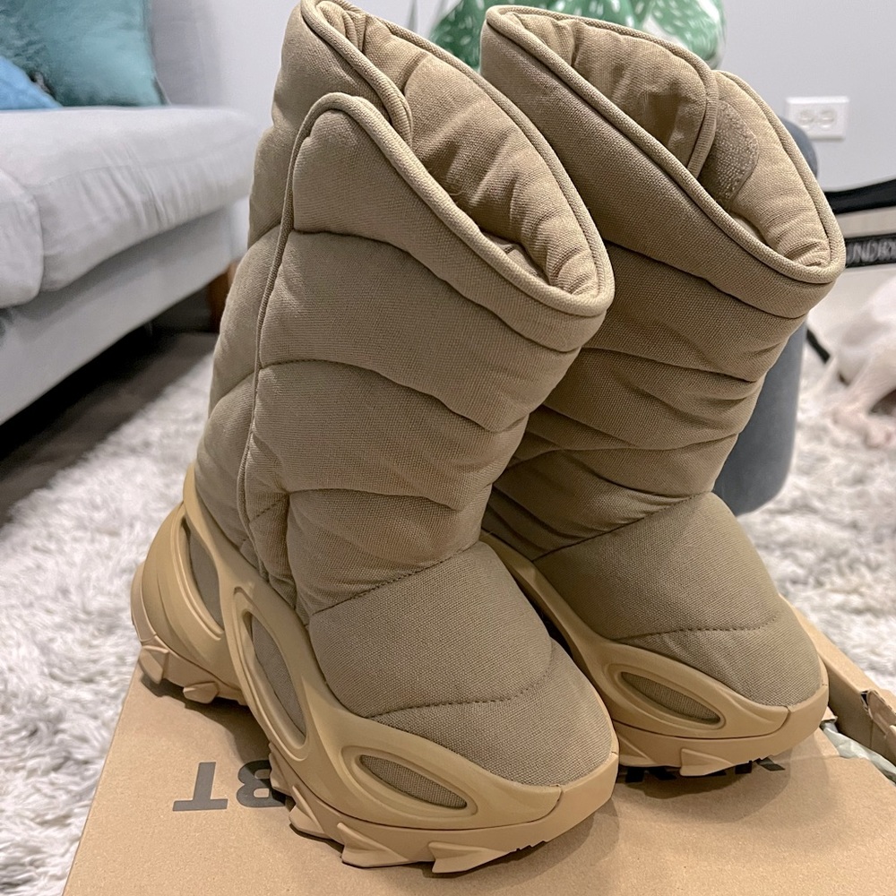Yeezy NSLTD Boot Khaki